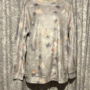 Floral Long Sleeve Top with pockets Size Medium.